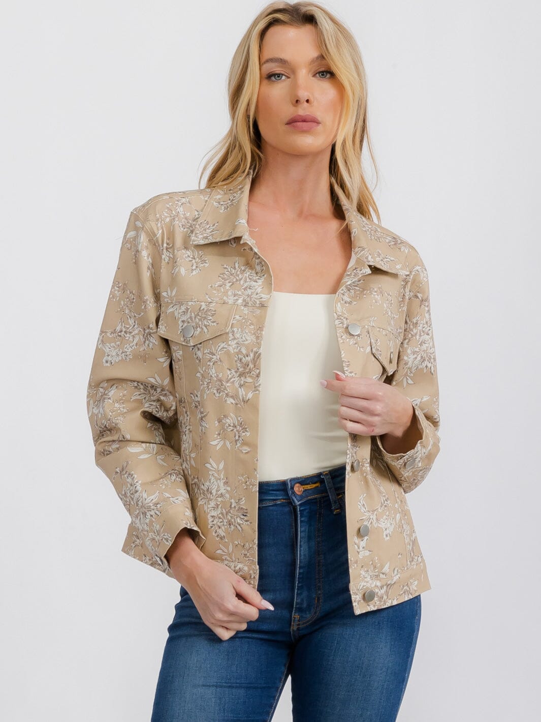 WOMEN'S LONG SLEEVE FRONT POCKETS BUTTON CLOSURE FLORAL DENIM JACKET