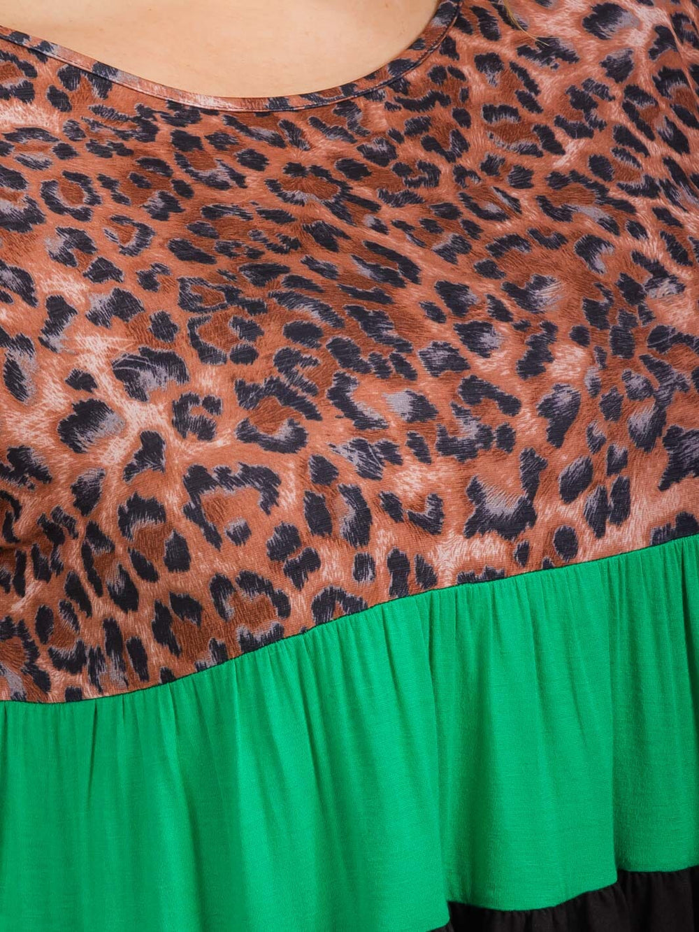 PLUS SIZE SHORT SLEEVE TUNIC ANIMAL PRINT COLORBLOCK TOP
