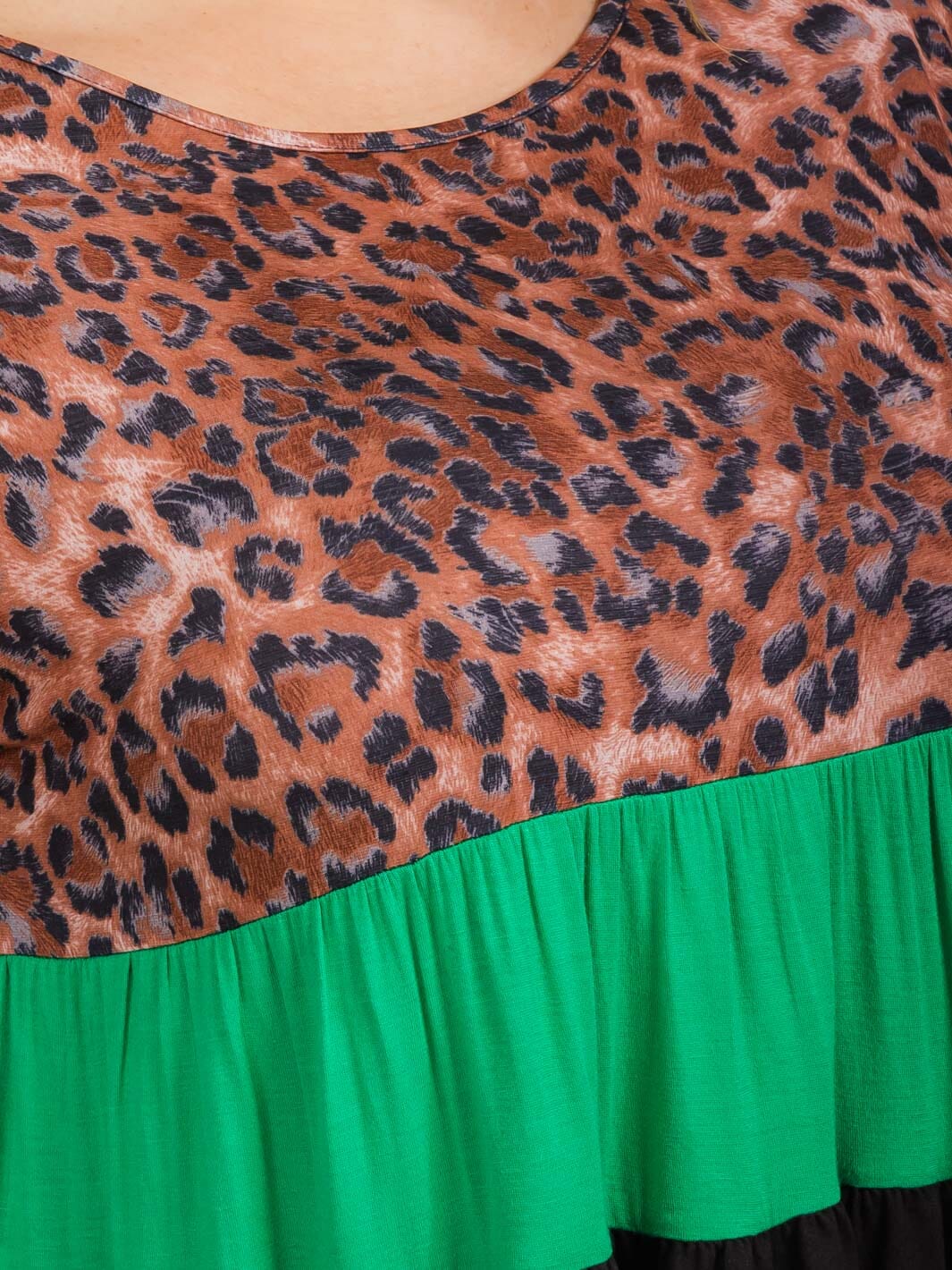 PLUS SIZE SHORT SLEEVE TUNIC ANIMAL PRINT COLORBLOCK TOP