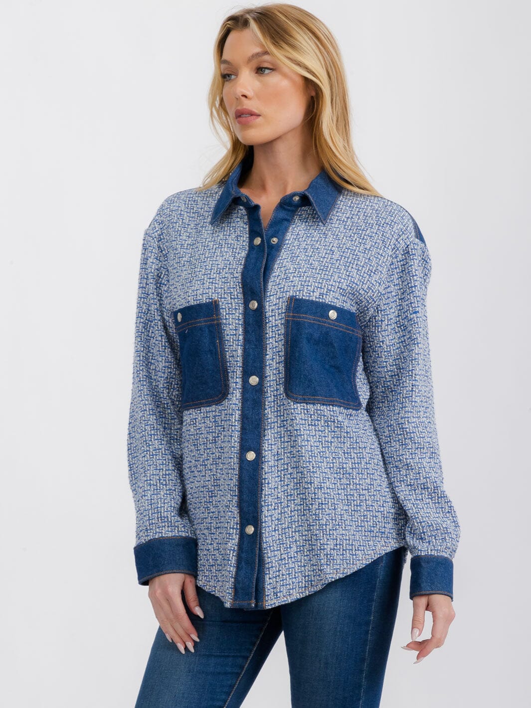 WOMEN'S LONG SLEEVE BUTTON CLOSURE CONTRAST DENIM JACKET