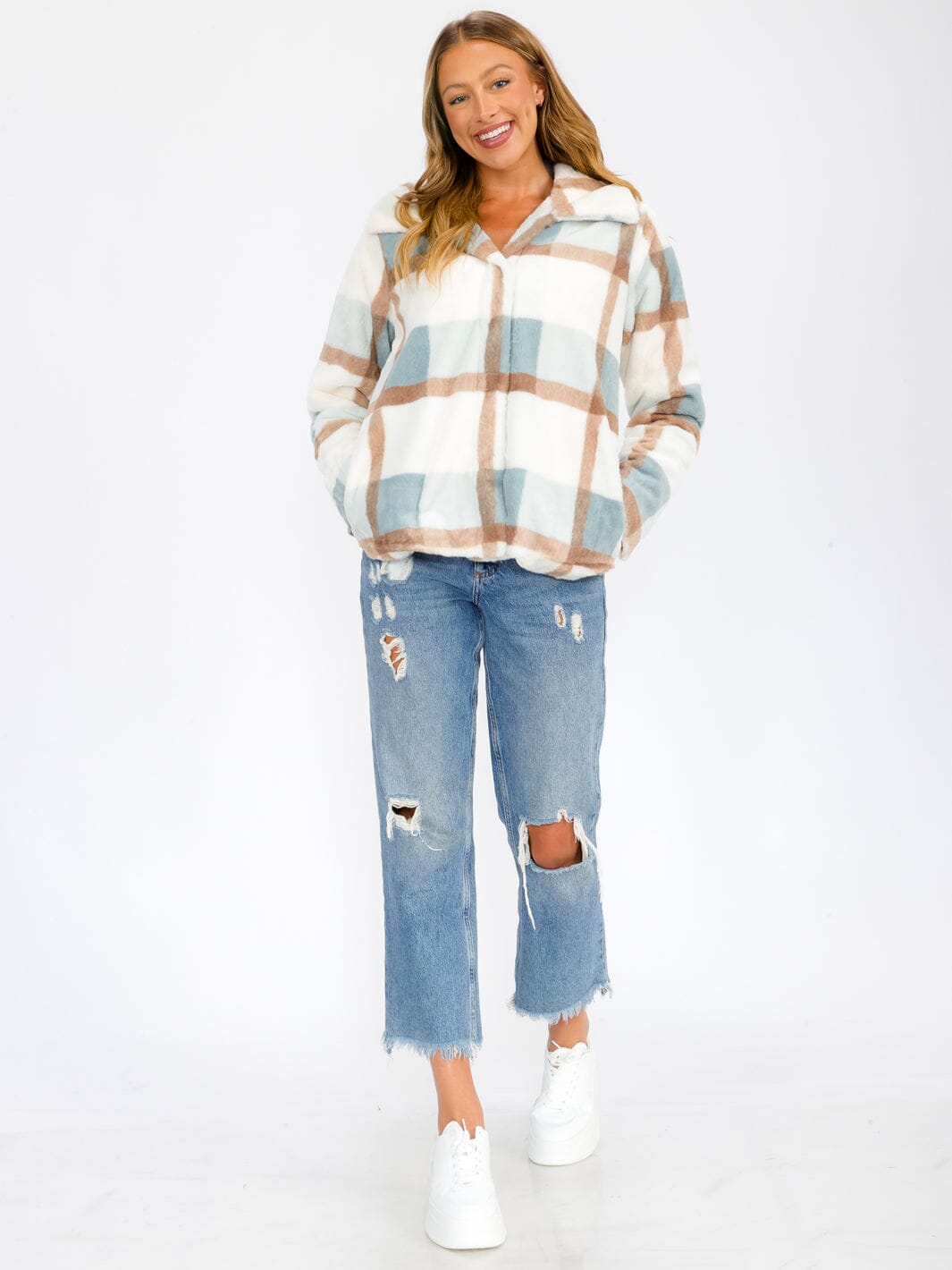 WOMEN'S LONG SLEEVE BUTTON CLOSURE FRONT POCKETS COLORBLOCK SHERPA JACKET
