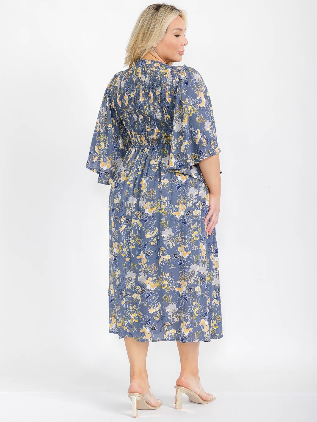 PLUS SIZE SHORT SLEEVE V-NECK SMOCK FLORAL MAXI DRESS