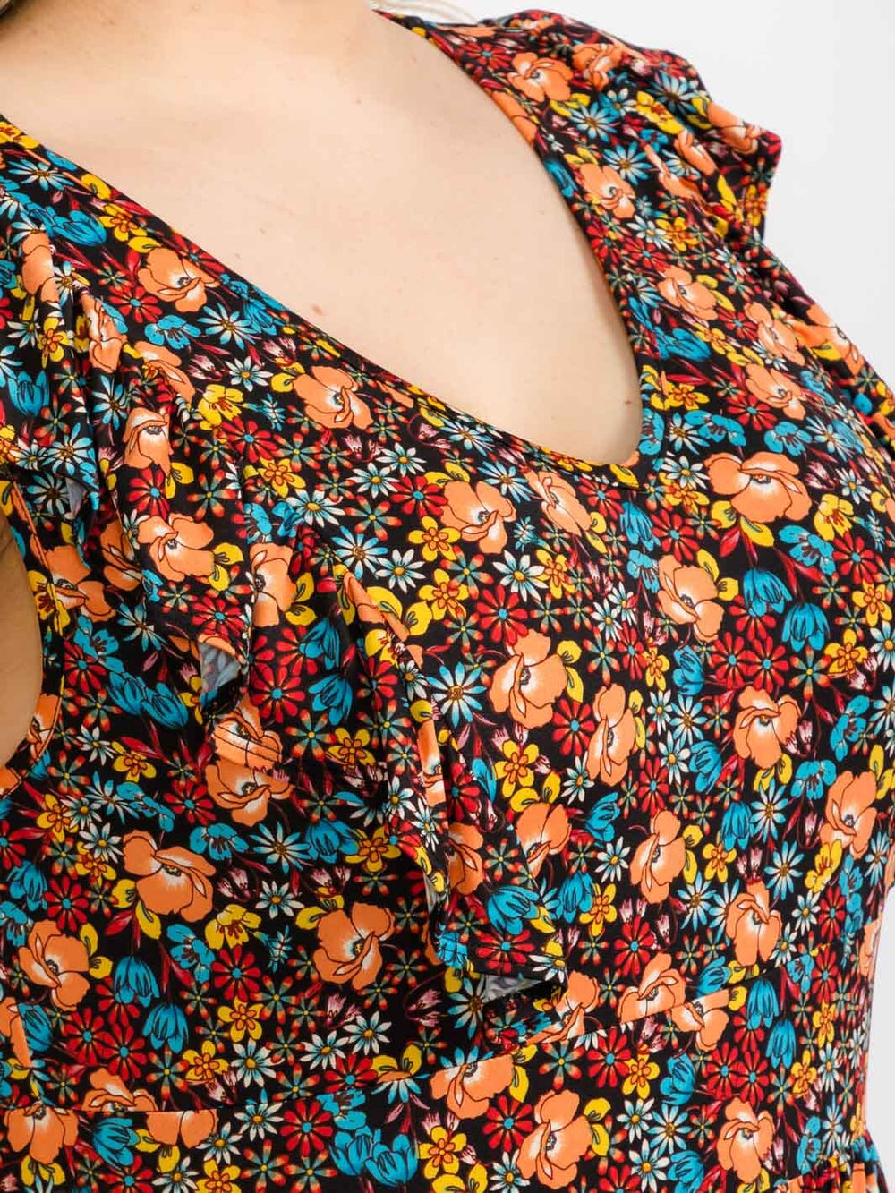 PLUS SIZE SLEEVELESS V-NECK RUFFLE FLORAL MAXI DRESS