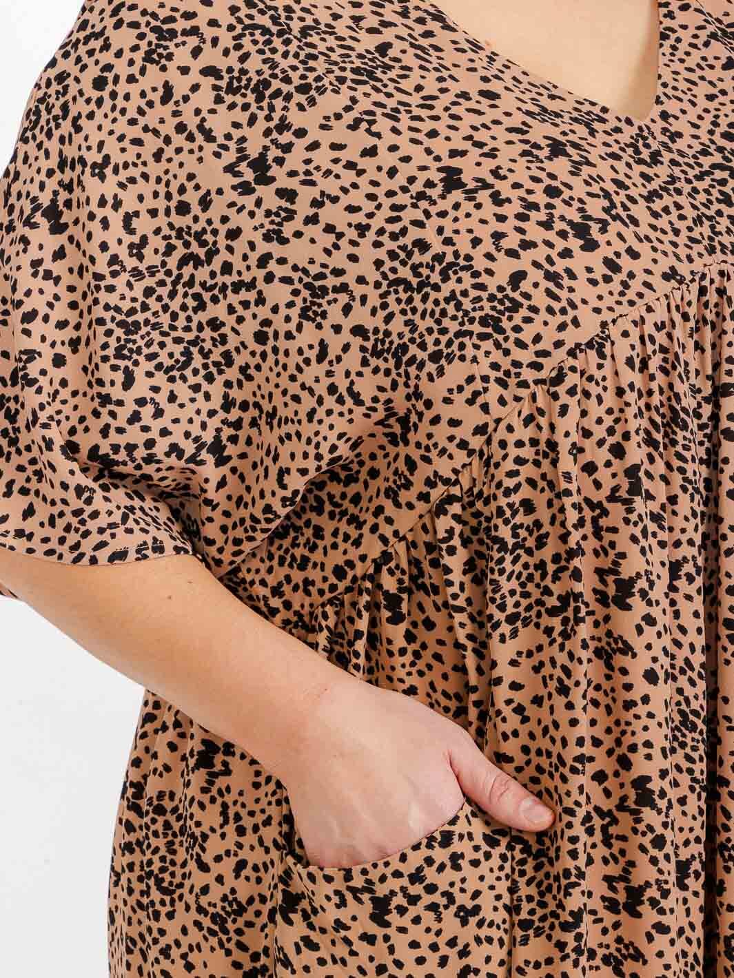 PLUS SIZE SHORT SLEEVE V-NECK FRONT POCKETS ANIMAL PRINT MINI DRESS