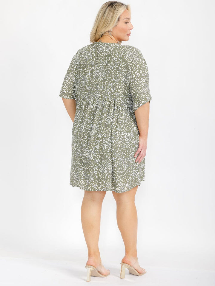 PLUS SIZE SHORT SLEEVE V-NECK FRONT POCKETS ANIMAL PRINT MINI DRESS