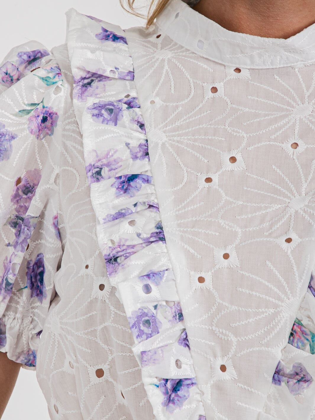 WOMEN'S SHORT PUFF SLEEVE MOCK NECK FLORAL EYELET BLOUSE TOP