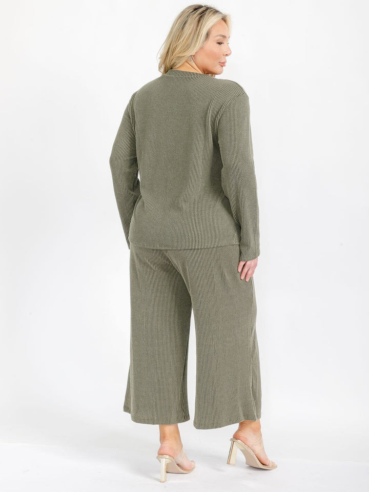 PLUS SIZE LONG SLEEVE TOP & ELASTIC WAIST CROP PANTS RIBBED 2PC. SET