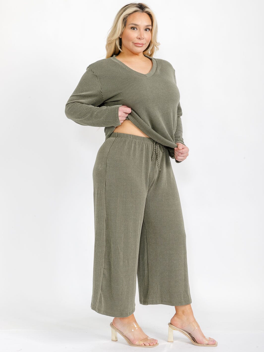 PLUS SIZE LONG SLEEVE TOP & ELASTIC WAIST CROP PANTS RIBBED 2PC. SET