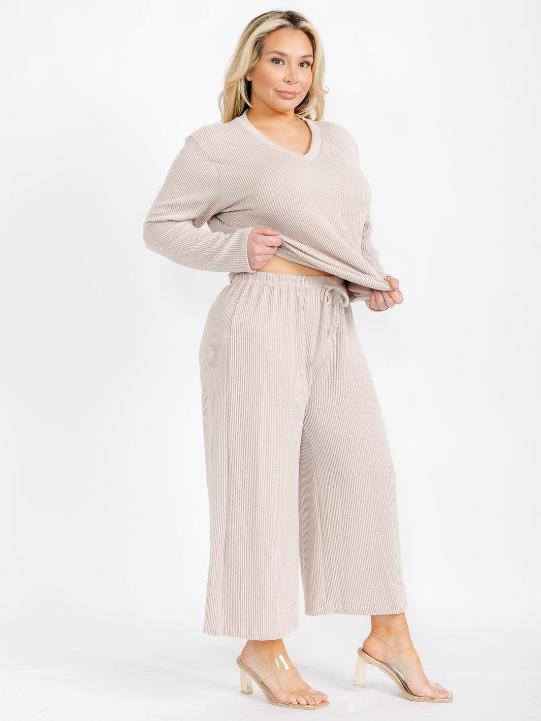 PLUS SIZE LONG SLEEVE TOP & ELASTIC WAIST CROP PANTS RIBBED 2PC. SET