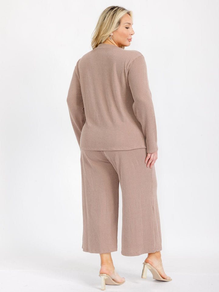 PLUS SIZE LONG SLEEVE TOP & ELASTIC WAIST CROP PANTS RIBBED 2PC. SET