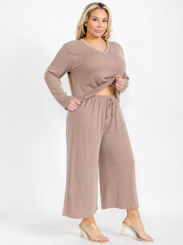 PLUS SIZE LONG SLEEVE TOP & ELASTIC WAIST CROP PANTS RIBBED 2PC. SET