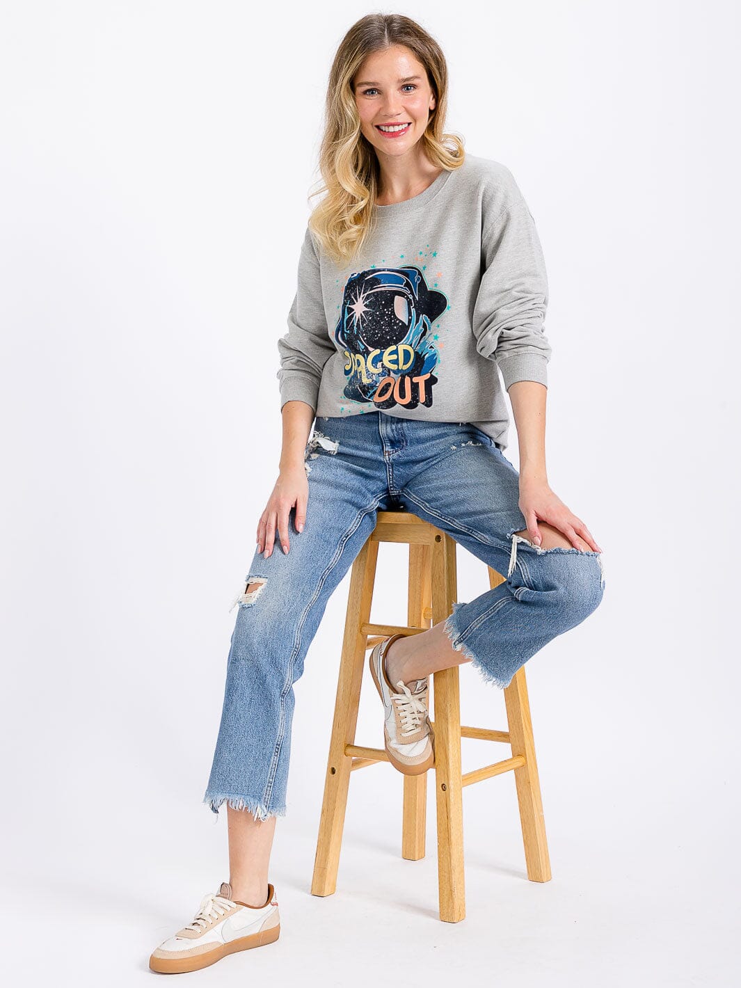 WOMEN'S LONG SLEEVE GRAPHIC PULLOVER SWEATER