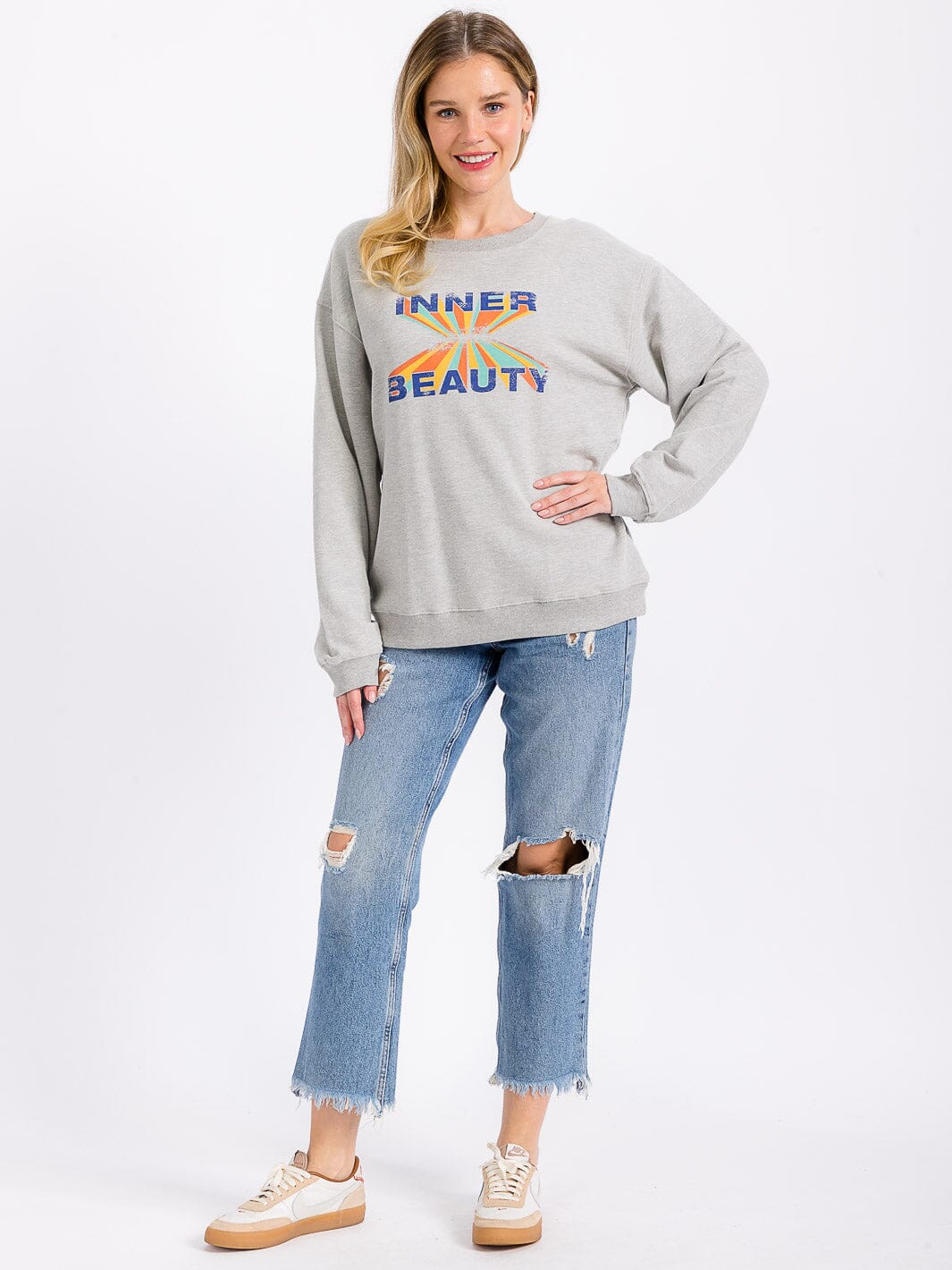 WOMEN'S LONG SLEEVE GRAPHIC PULLOVER SWEATER