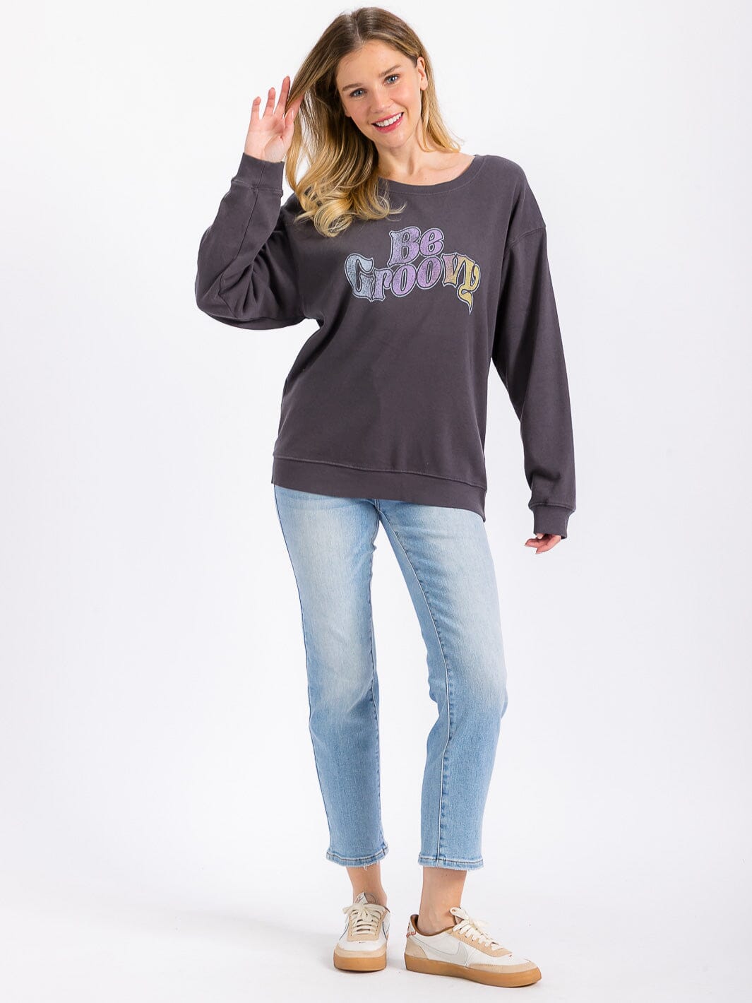 WOMEN'S LONG SLEEVE GRAPHIC PULLOVER SWEATER