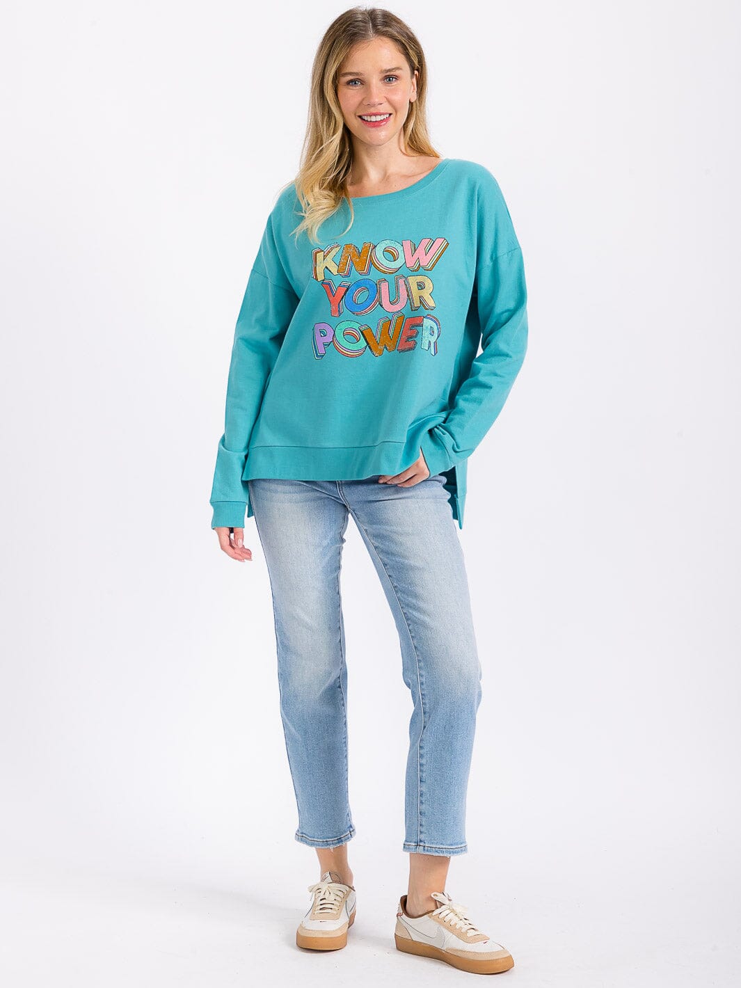 WOMEN'S LONG SLEEVE GRAPHIC HIGH-LOW PULLOVER SWEATER