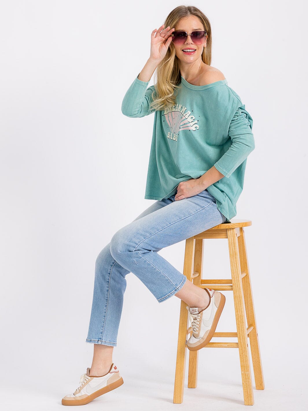 WOMEN'S LONG SLEEVE GRAPHIC WASHED TOP