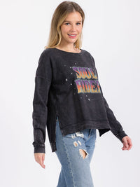 WOMEN'S LONG SLEEVE WASHED GRAPHIC HIGH-LOW PULLOVER SWEATER
