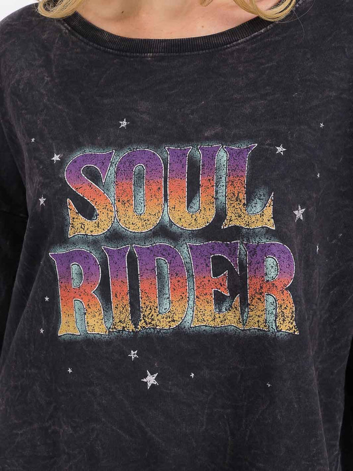 WOMEN'S LONG SLEEVE WASHED GRAPHIC HIGH-LOW PULLOVER SWEATER