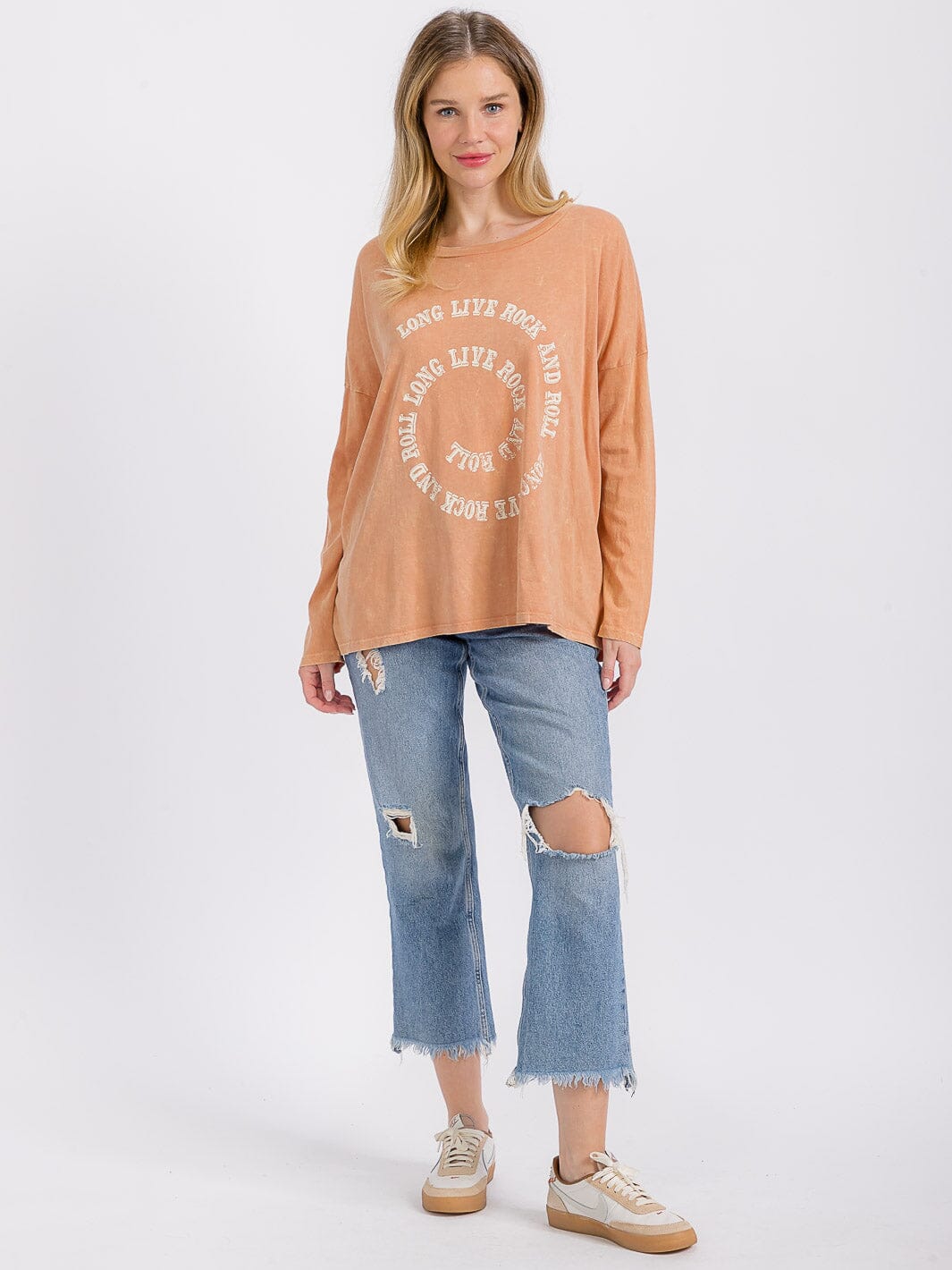 WOMEN'S LONG SLEEVE GRAPHIC WASHED TOP