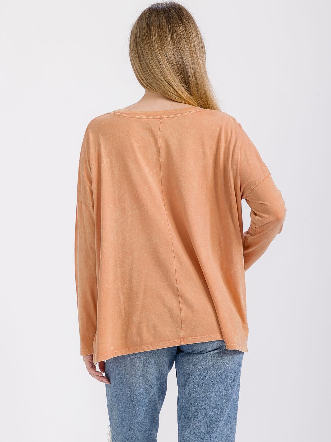 WOMEN'S LONG SLEEVE GRAPHIC WASHED TOP