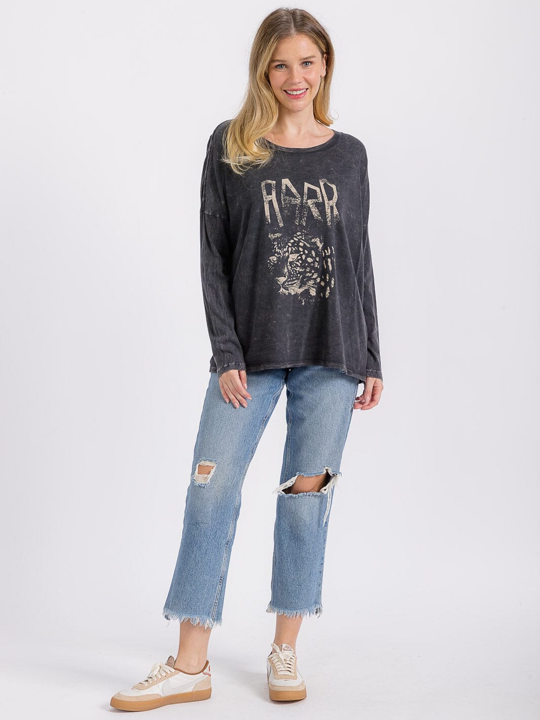 WOMEN'S LONG SLEEVE GRAPHIC WASHED TOP