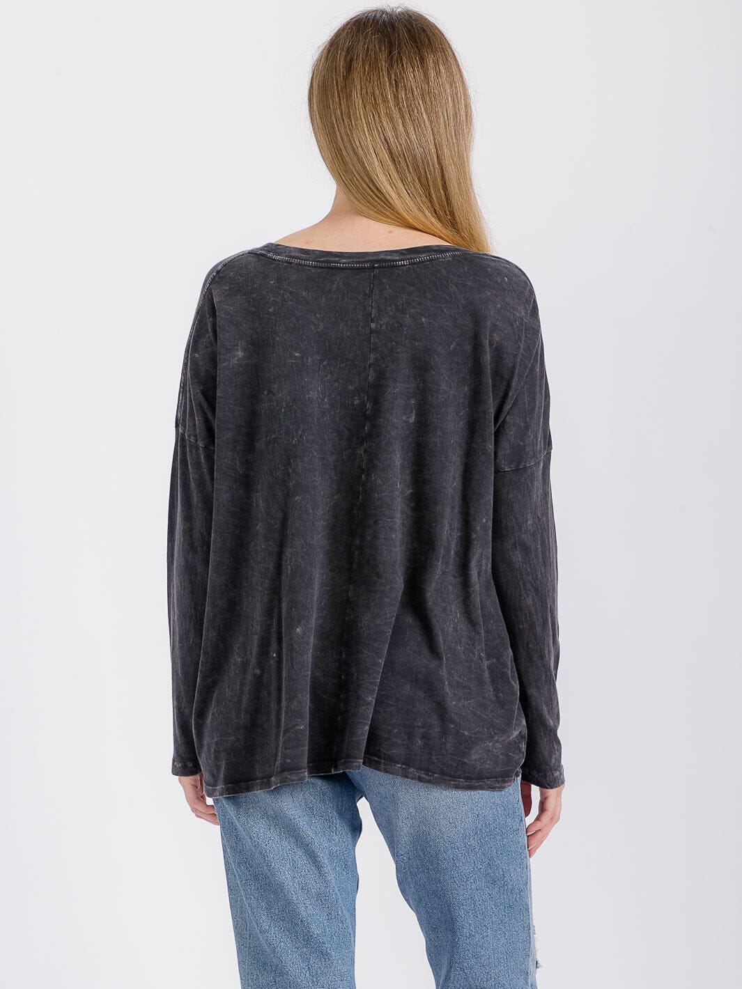 WOMEN'S LONG SLEEVE GRAPHIC WASHED TOP