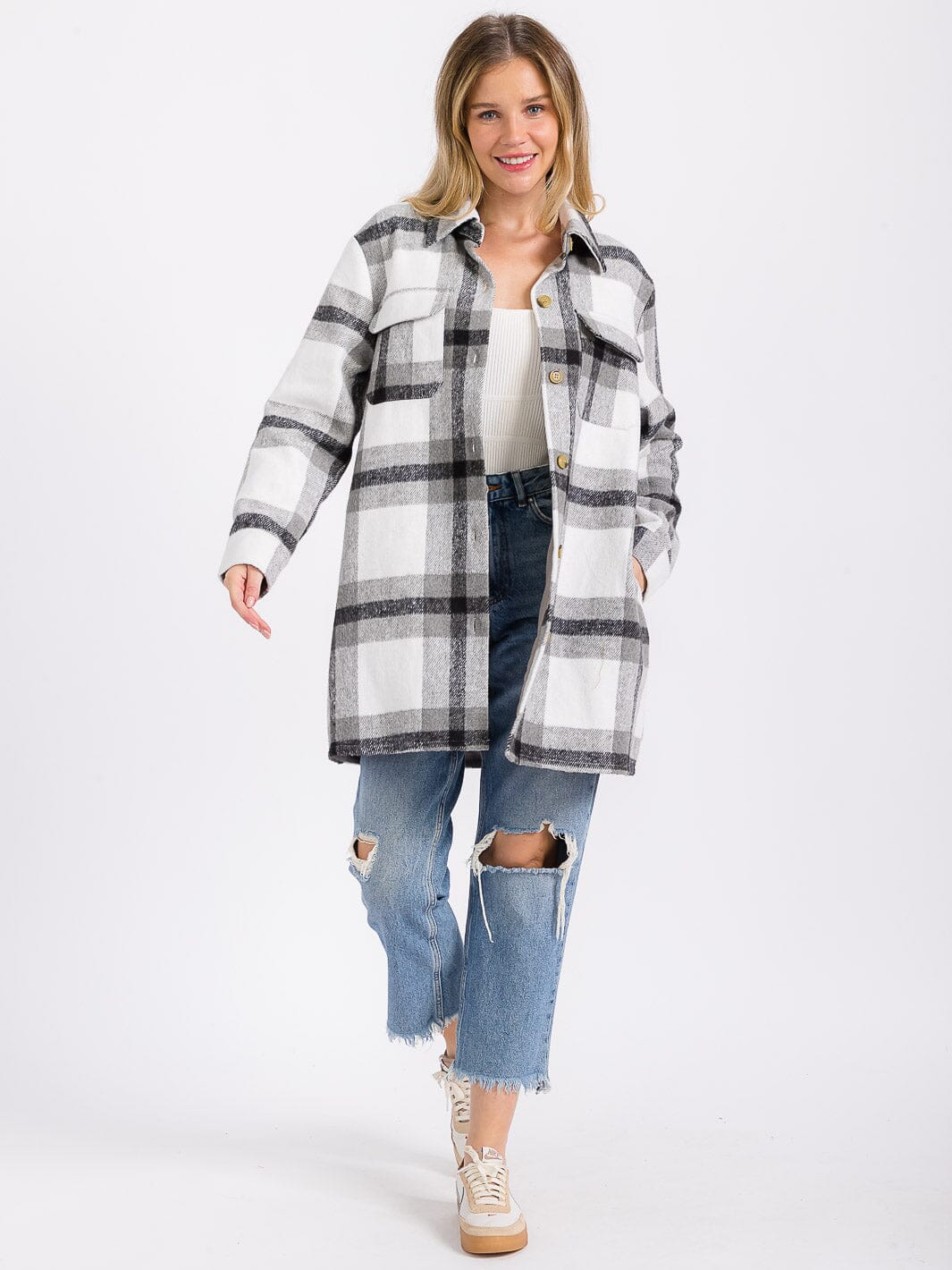 WOMEN'S LONG SLEEVE BUTTON CLOSURE FRONT POCKETS PLAID JACKET