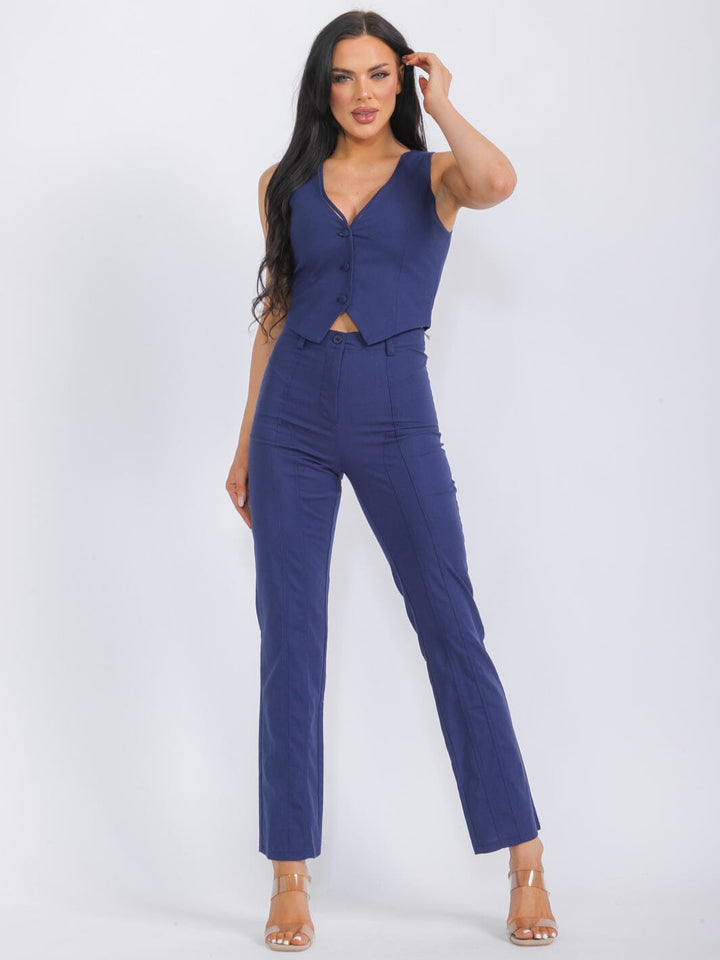 WOMEN'S SLEEVELESS V-BECK BUTTON CLOSURE TOP