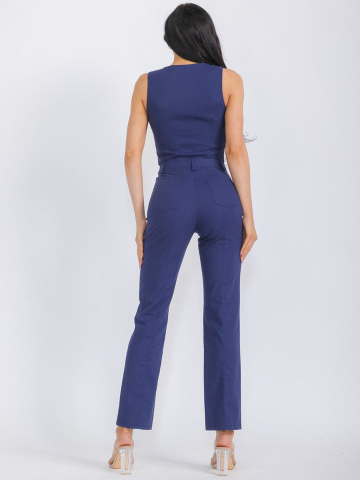 WOMEN'S SLEEVELESS V-BECK BUTTON CLOSURE TOP