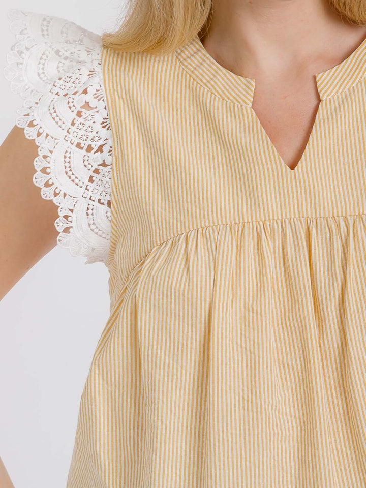 WOMEN'S RUFFLE SLEEVE V-NECK CROCHET TRIM PLAID BLOUSE