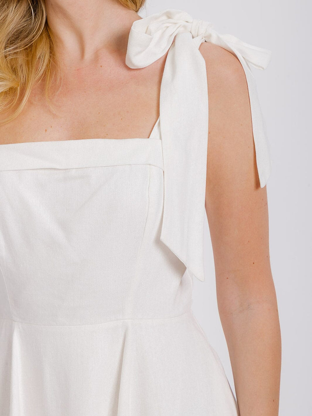 WOMEN'S SLEEVELESS SQUARE NECK FRONT POCKETS MINI DRESS