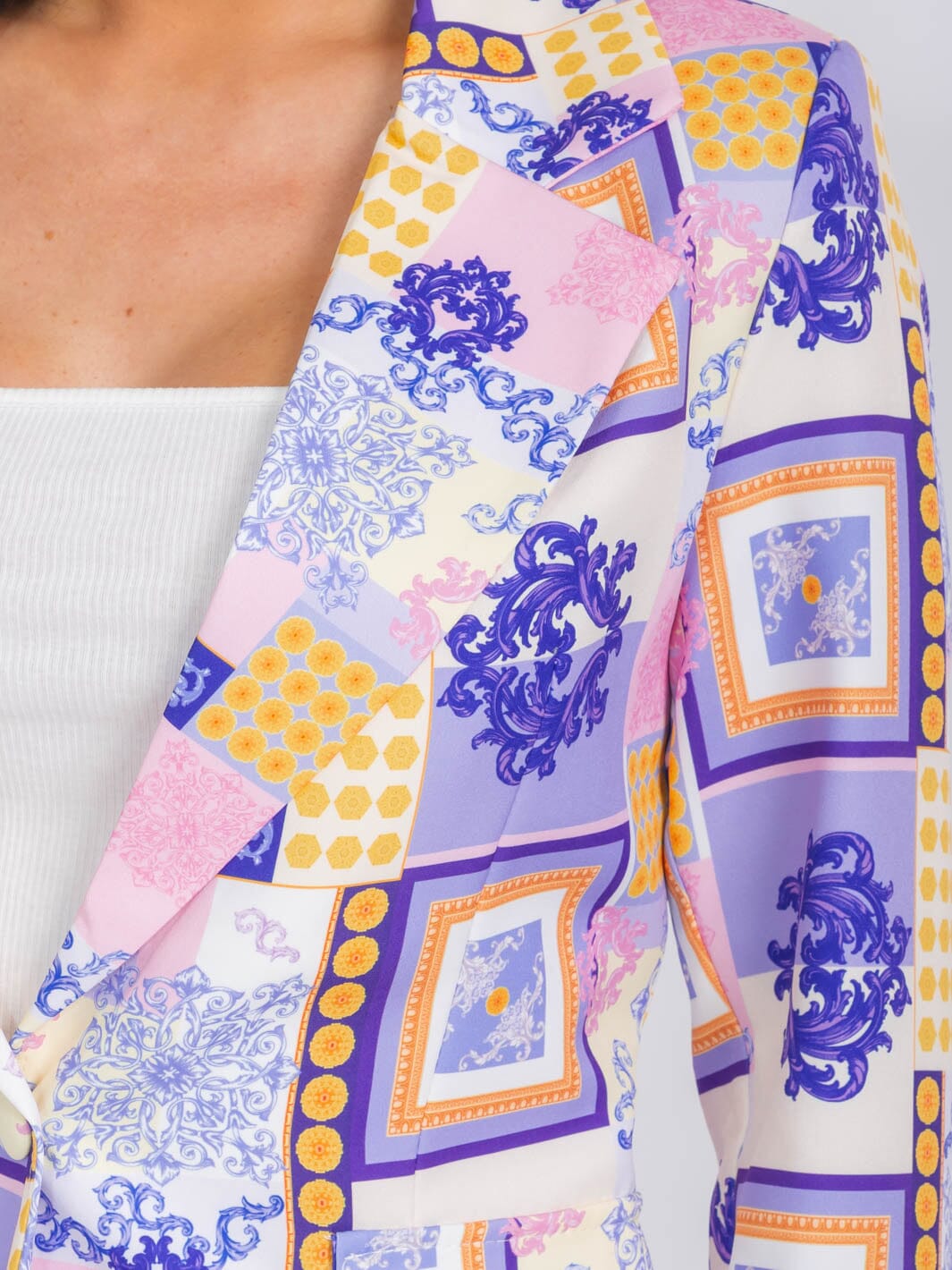 WOMEN'S LONG SLEEVE BUTTON CLOSURE MULTI PRINT BLAZER