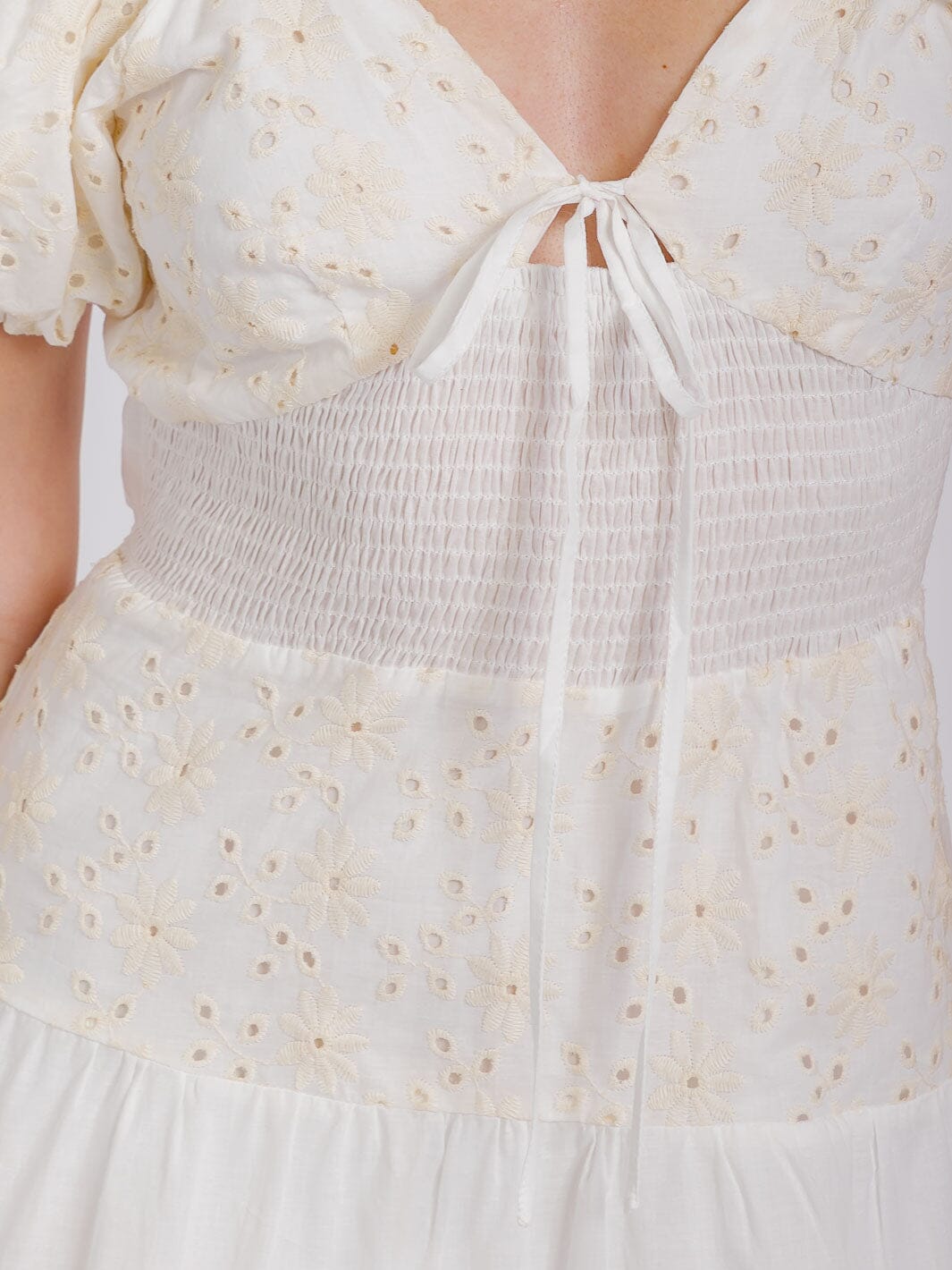 WOMEN'S SHORT PUFF SLEEVE V-NECK SMOCK EYELET FLORAL MINI DRESS