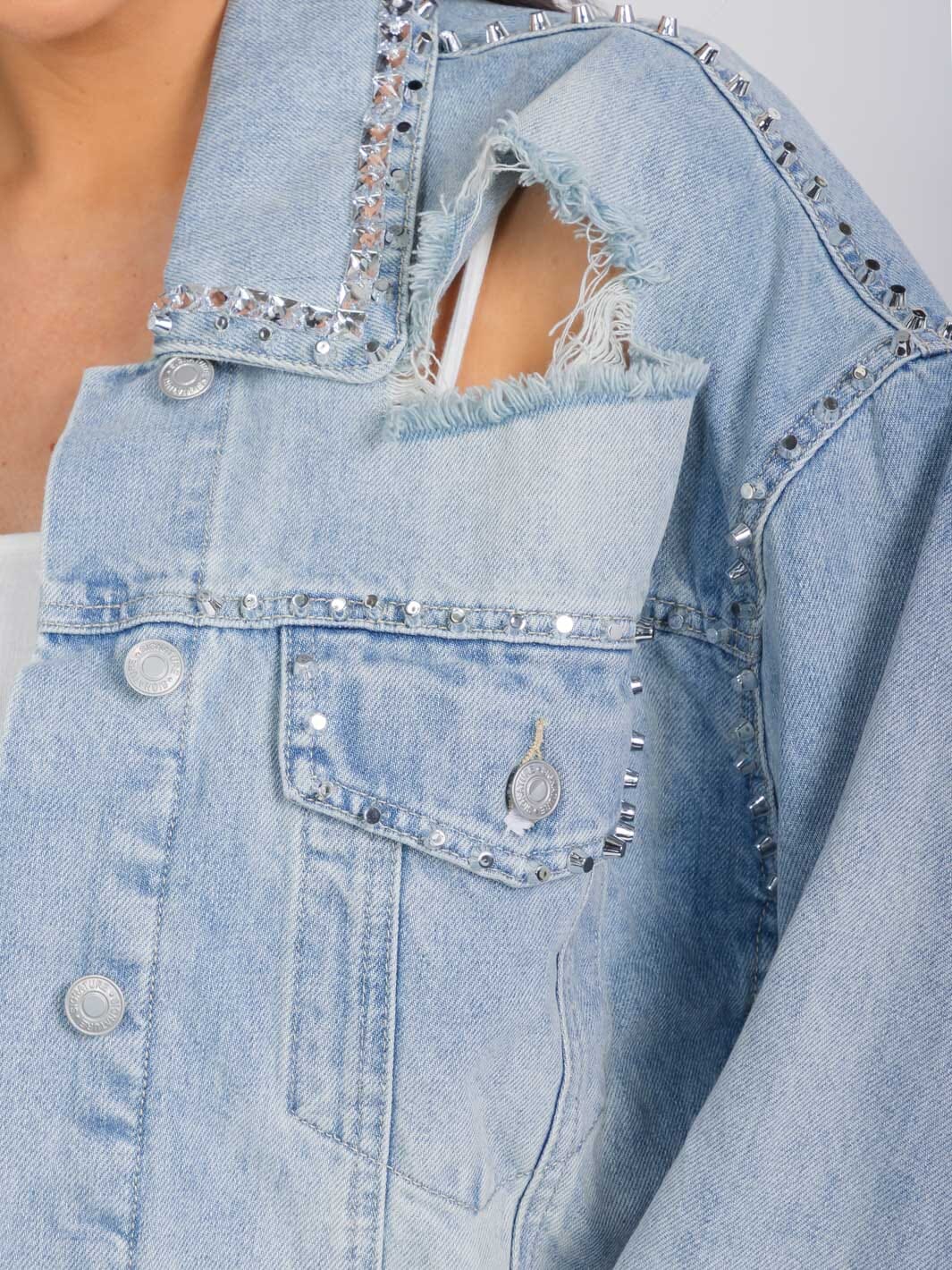 WOMEN'S LONG SLEEVE BUTTON CLOSURE FRONT POCKETS DISTRESS DENIM STUDS JACKET