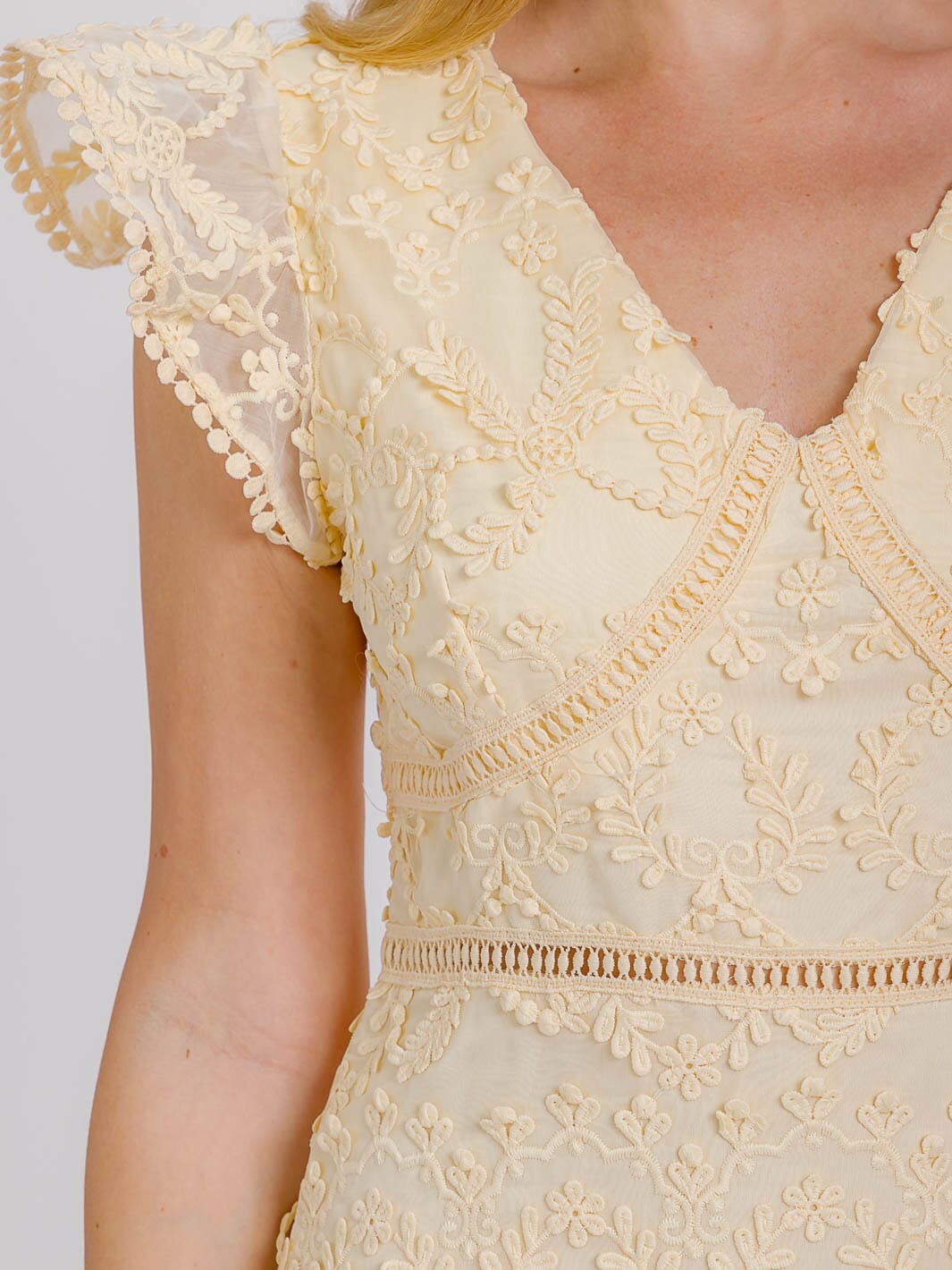 WOMEN'S RUFFLE SLEEVE V-NECK RUFFLE TIERED DETAILED MIDI DRESS
