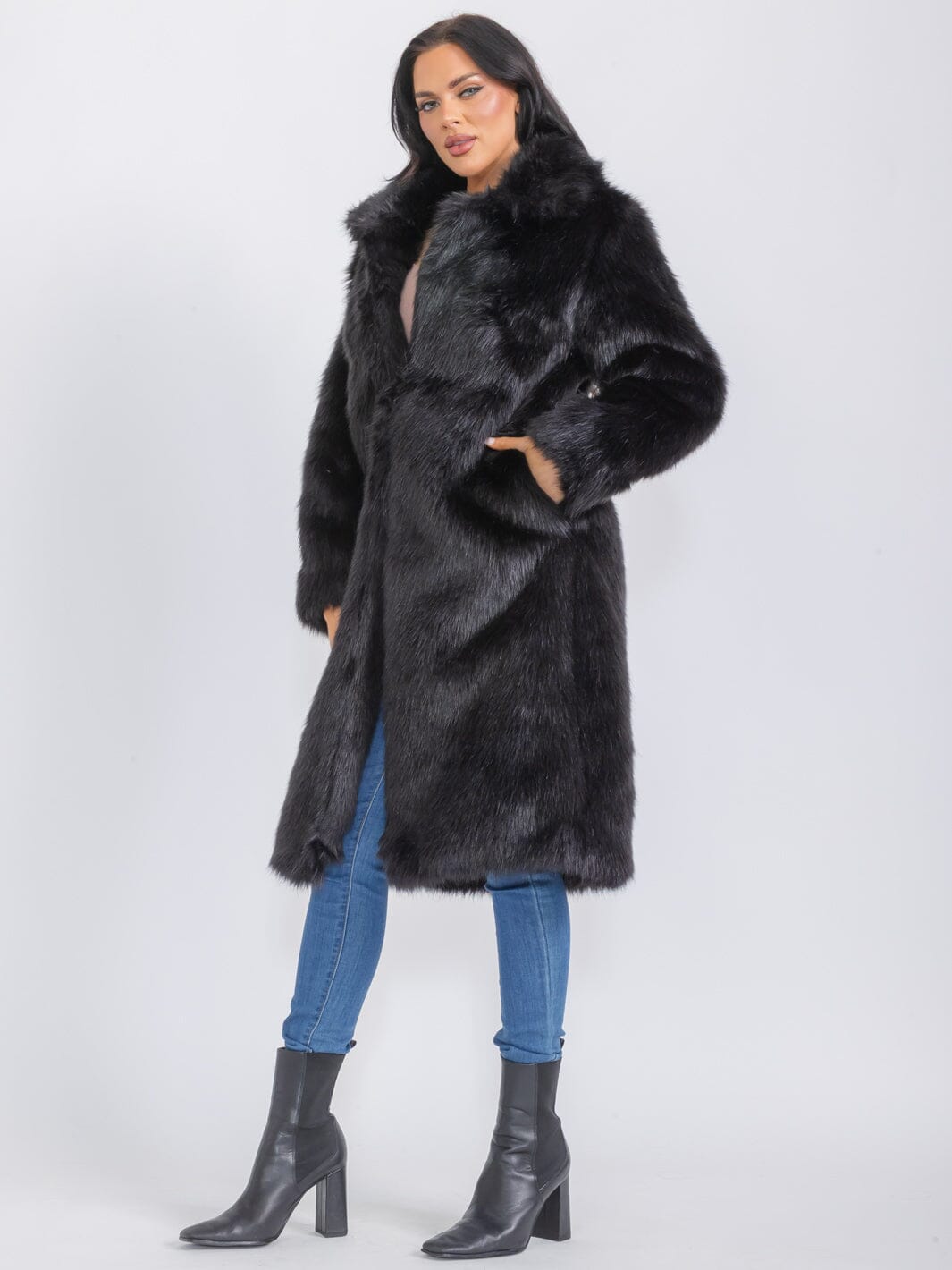 WOMEN'S LONG SLEEVE BUTTON CLOSURE FRONT POCKETS FAUX FUR COAT