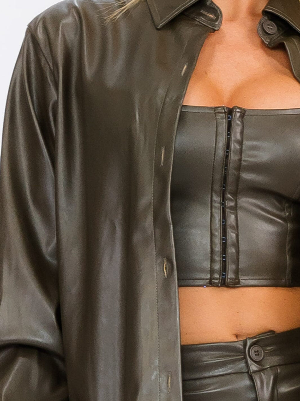 WOMEN'S SLEEVELESS BUTTON CLOSURE PU PLEATHER CROP TOP