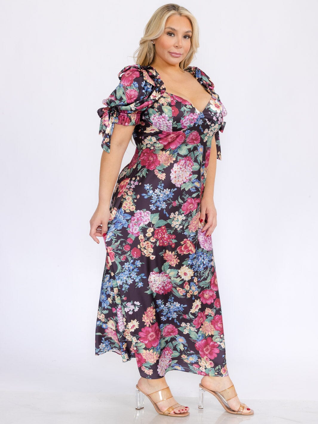 PLUS SIZE SHORT PUFF SLEEVES V-NECK FLORAL MAXI DRESS