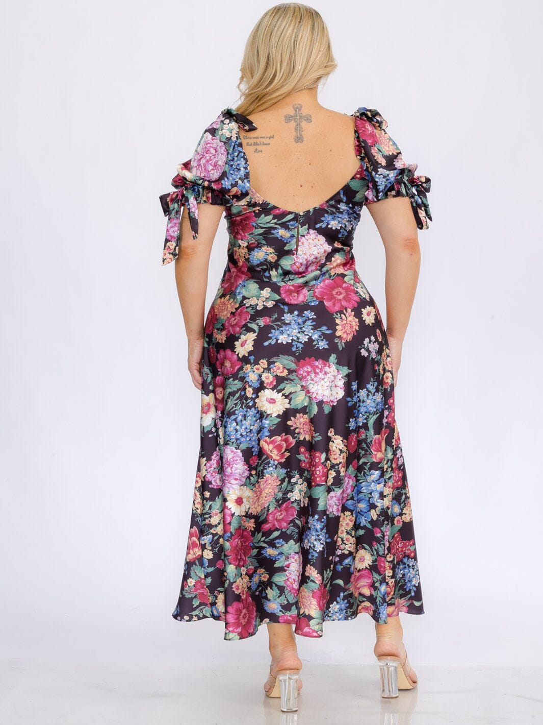 PLUS SIZE SHORT PUFF SLEEVES V-NECK FLORAL MAXI DRESS