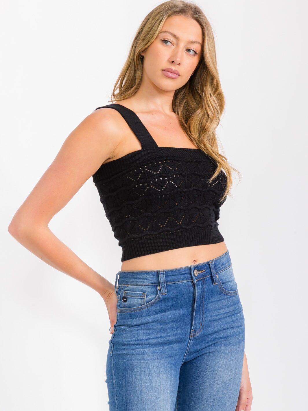 WOMEN'S SLEEVELESS KNIT CROP TANK TOP