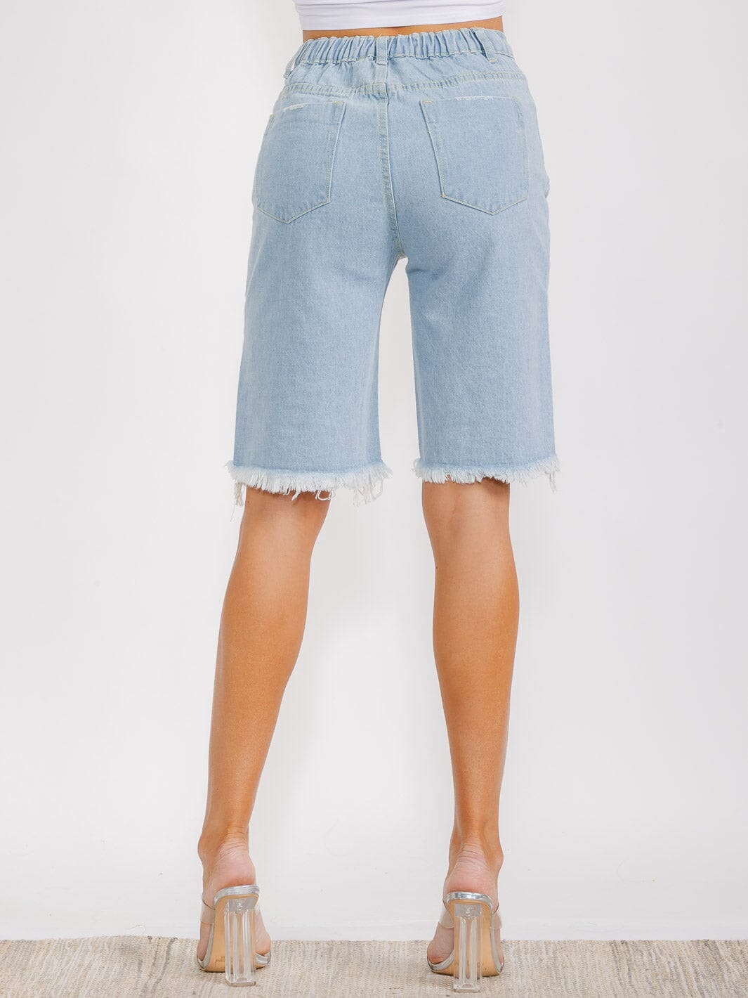WOMEN'S BUTTON CLOSURE POCKETS DISTRESS DENIM SHORTS