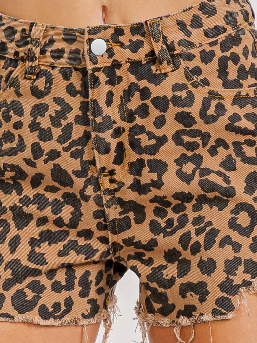 WOMEN'S BUTTON CLOSURE POCKETS ANIMAL PRINT DENIM SHORTS