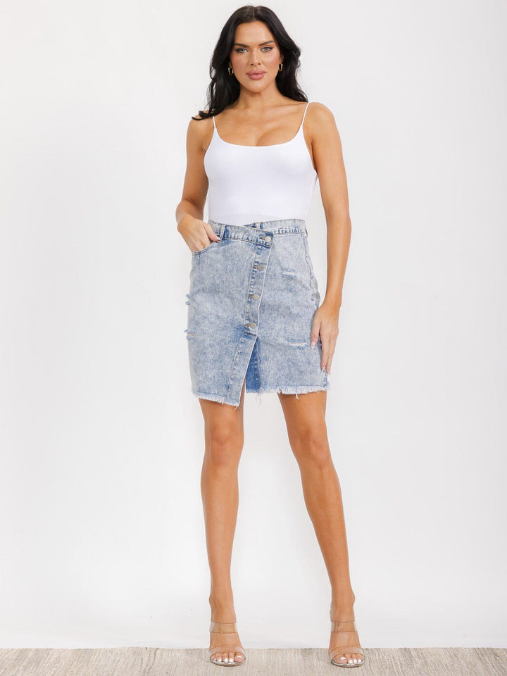 WOMEN'S BUTTON CLOSURE RAW EDGE POCKETS WASH DENIM SKIRT
