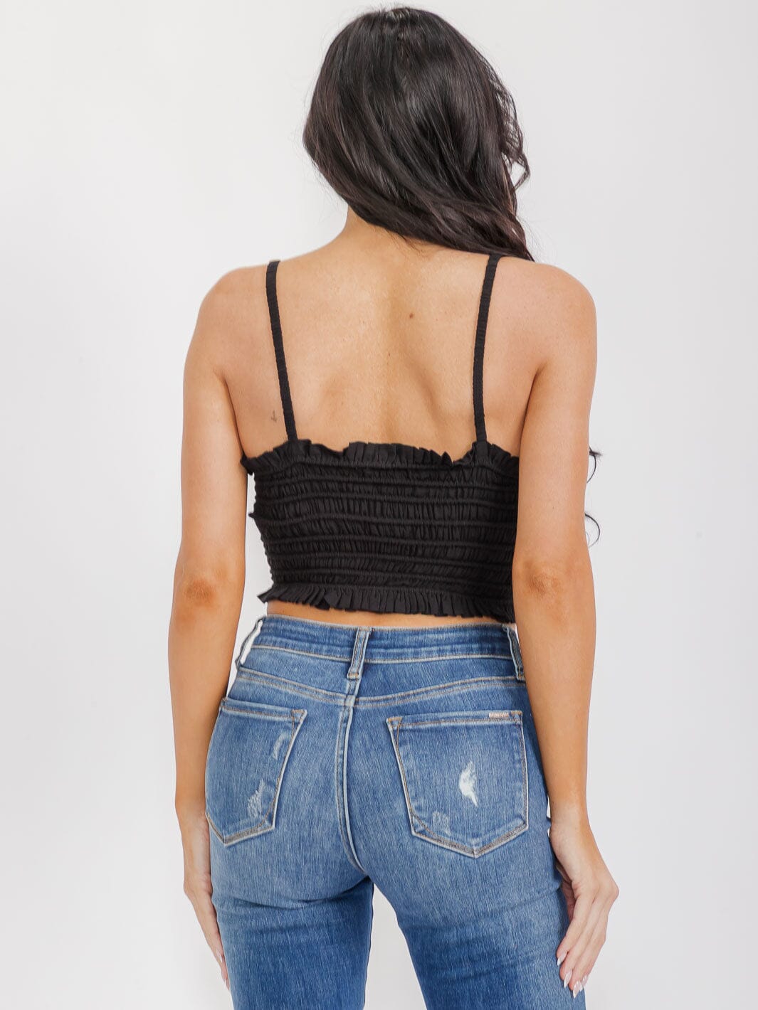 WOMEN'S SLEEVELESS BUTTON CLOSURE RUCHED CROP TOP