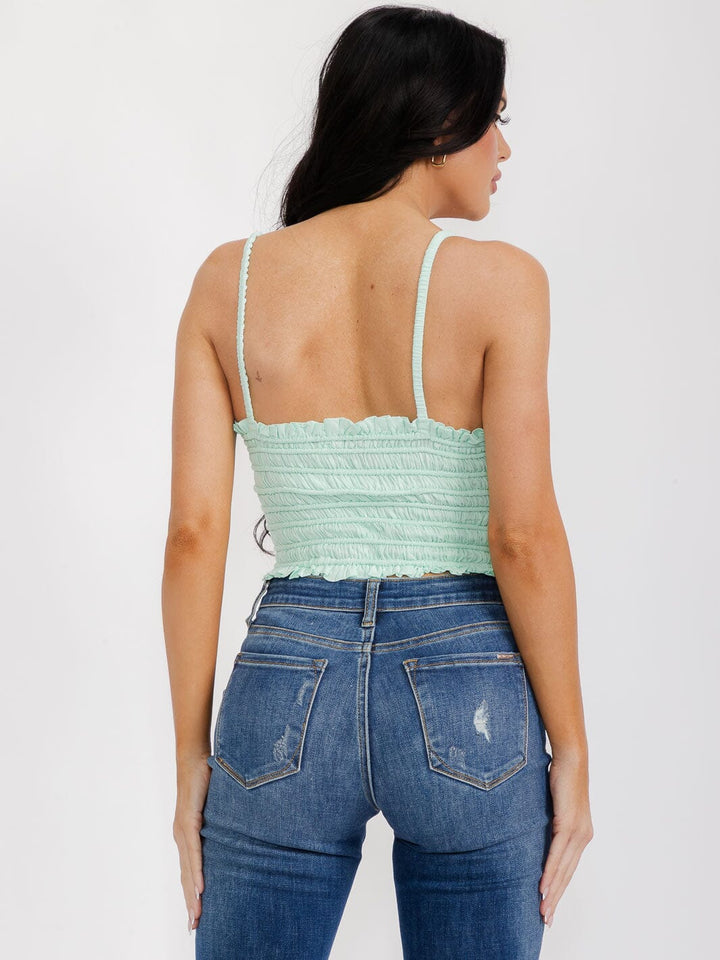 WOMEN'S SLEEVELESS BUTTON CLOSURE RUCHED CROP TOP