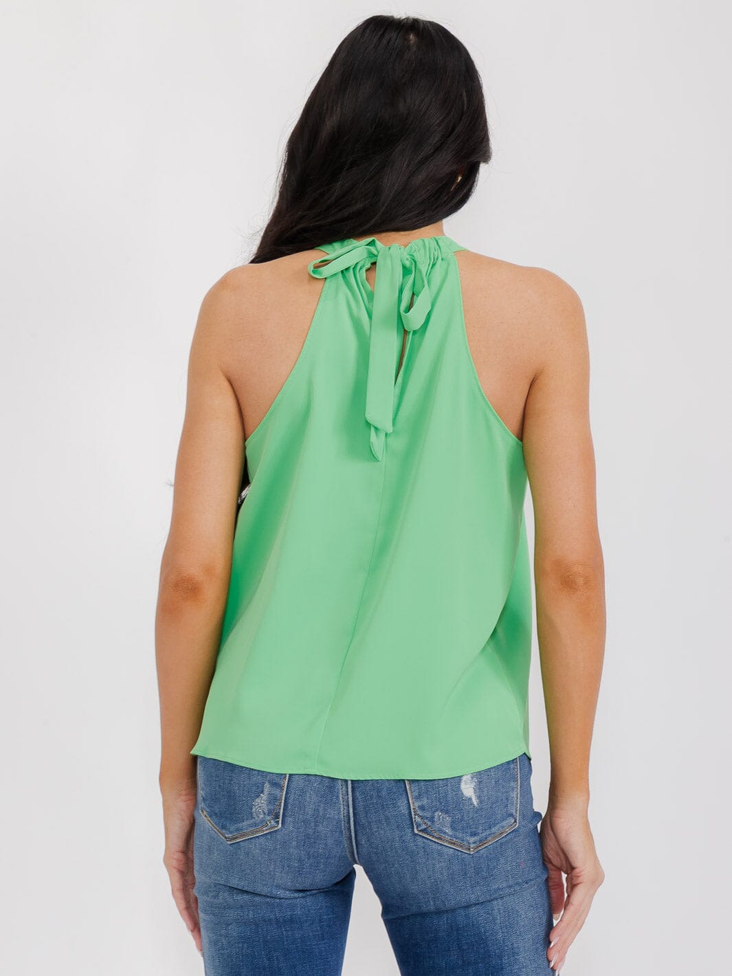 WOMEN'S SLEEVELESS HALTER NECK DETAILED TOP