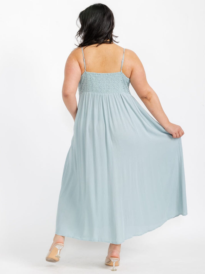 PLUS SIZE SLEEVELESS CROCHET DETAILED MAXI DRESS