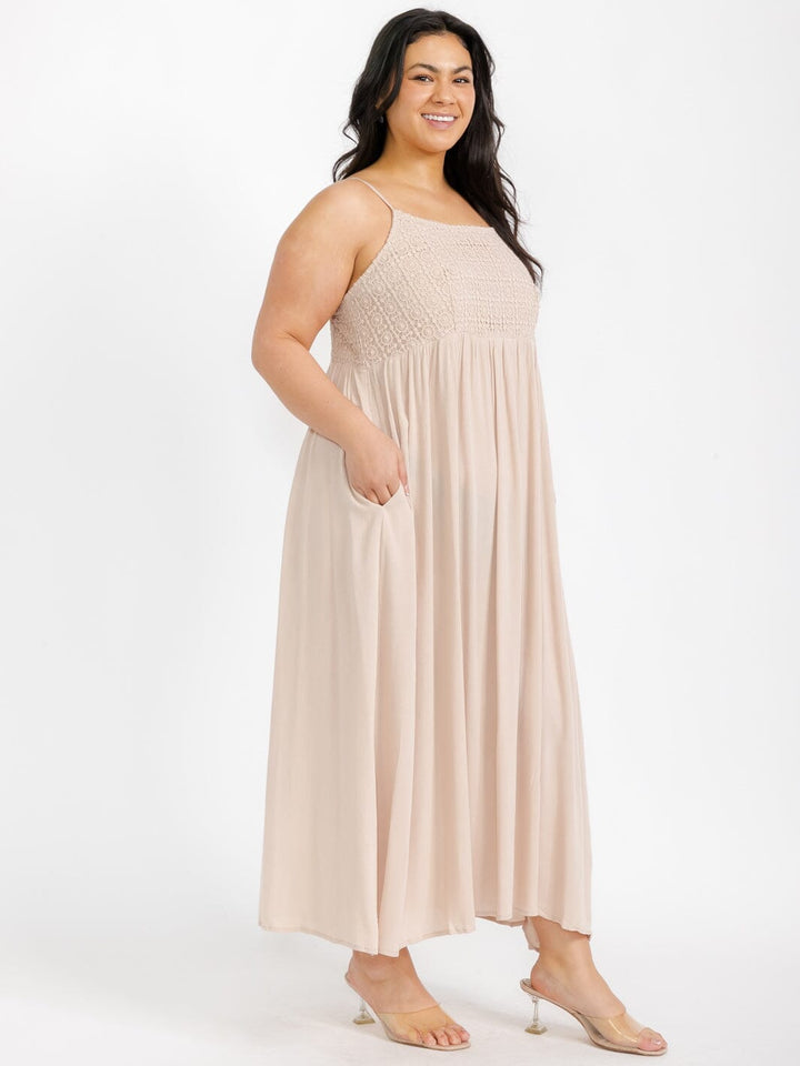 PLUS SIZE SLEEVELESS CROCHET DETAILED MAXI DRESS
