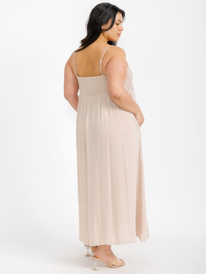 PLUS SIZE SLEEVELESS CROCHET DETAILED MAXI DRESS