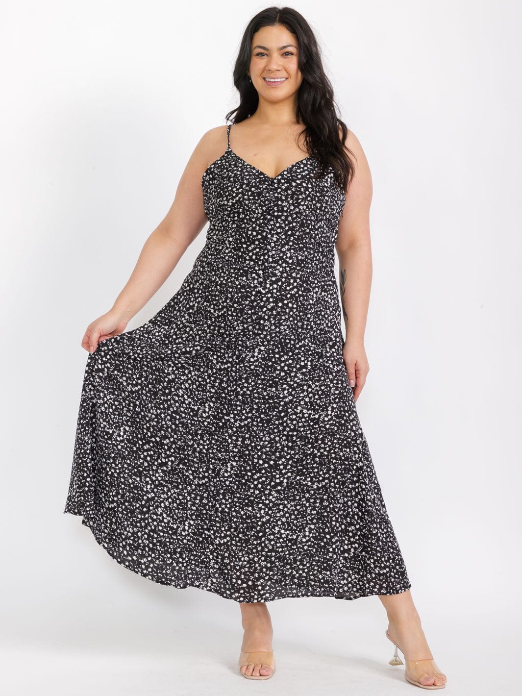 PLUS SIZE SLEEVELESS V-NECK BUTTON UP FLORAL MAXI DRESS